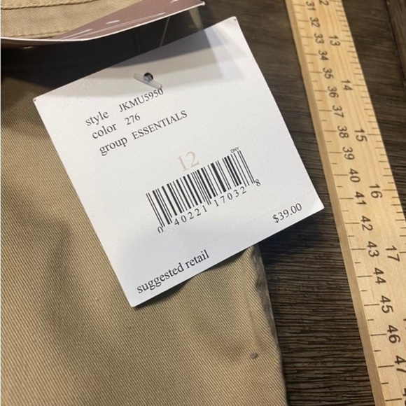 JH COLLECTIBLES Size 12 Stretch
Khaki Beige Two-Pocket Crop
Capris Pants uniform - Picture 9 of 10